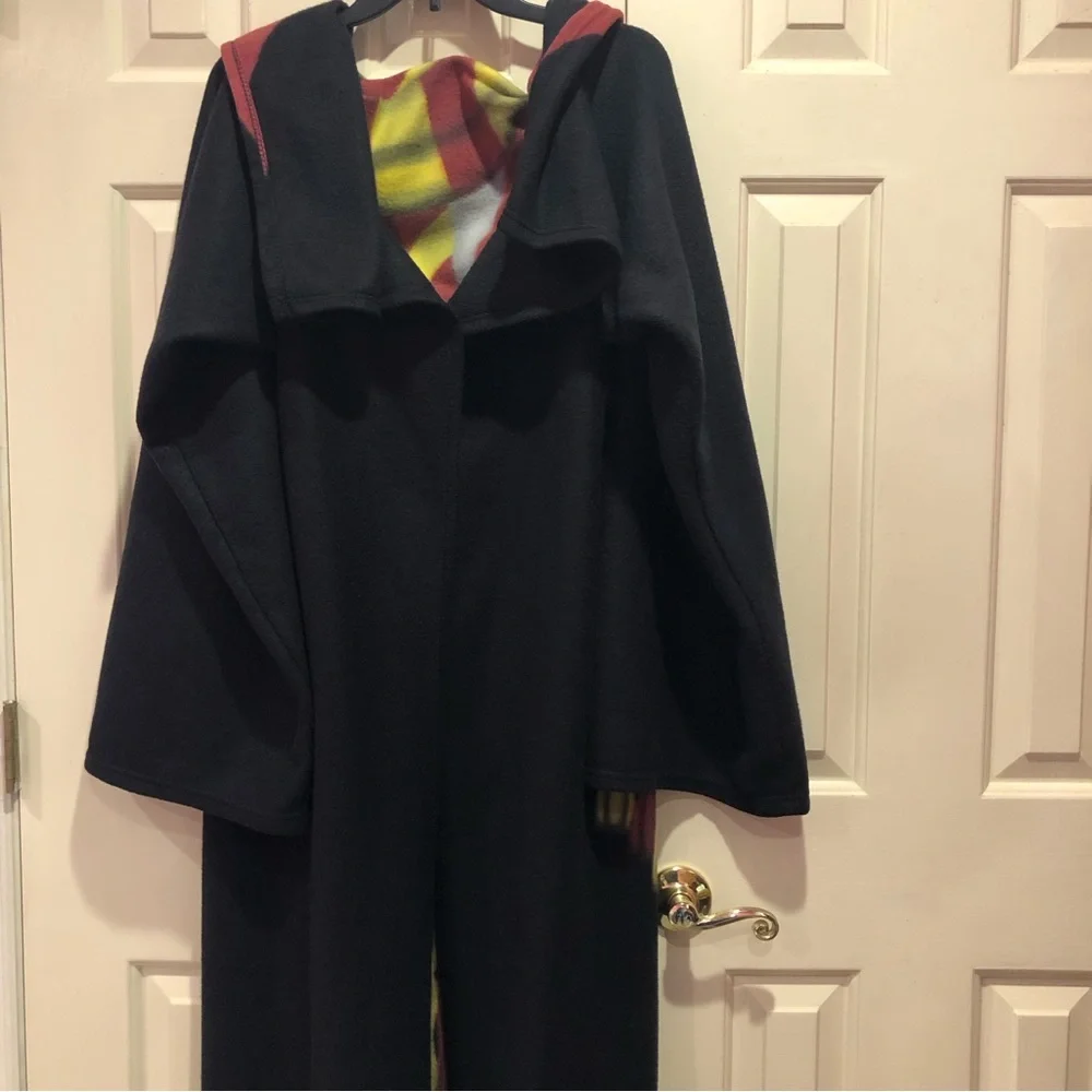 Harry Potter Wearable Adult Blanket With Sleeves Unisex with Hogwarts socks